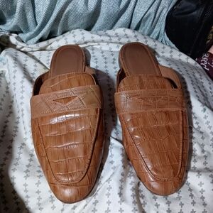 Enzo Feldini Elegant Tan Crocodile-Patterned Loafers for Women Size 6